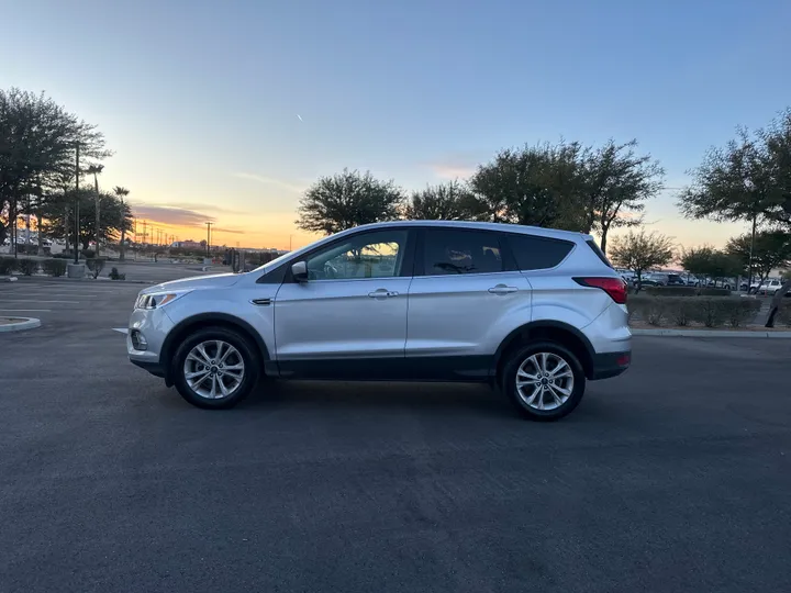 SILVER, 2019 FORD ESCAPE Image 4