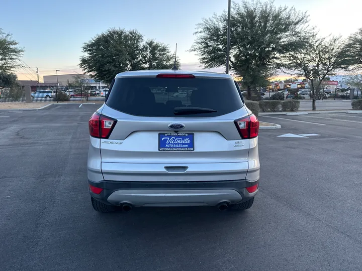 SILVER, 2019 FORD ESCAPE Image 6