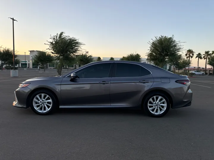 GRAY, 2022 TOYOTA CAMRY Image 3