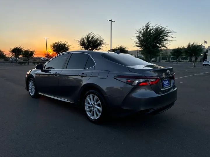 GRAY, 2022 TOYOTA CAMRY Image 4