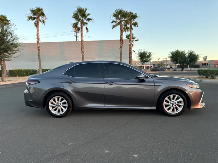 GRAY, 2022 TOYOTA CAMRY Image 7