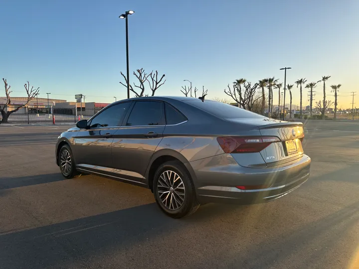 GRAY, 2021 VOLKSWAGEN JETTA Image 2