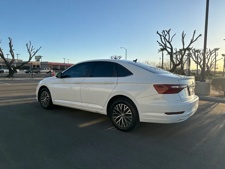 WHITE, 2021 VOLKSWAGEN JETTA Image 3