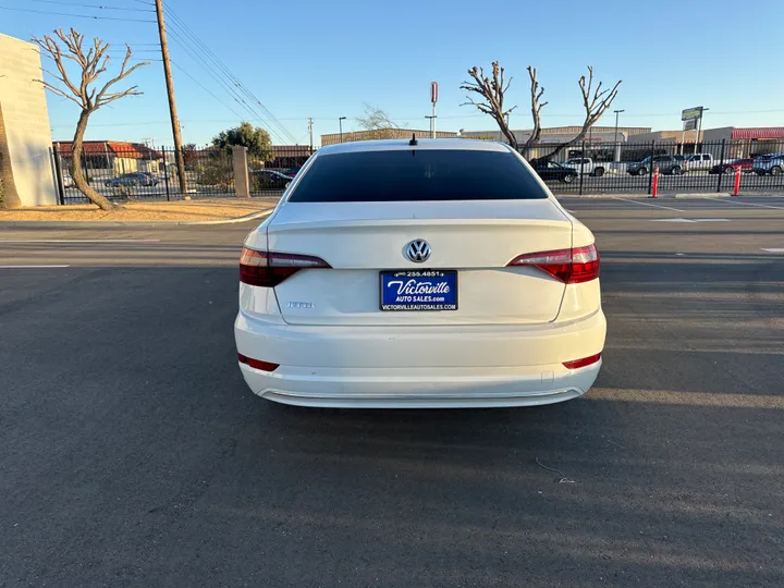 WHITE, 2021 VOLKSWAGEN JETTA Image 5