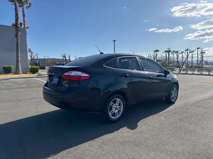 BLACK, 2017 FORD FIESTA Image 4