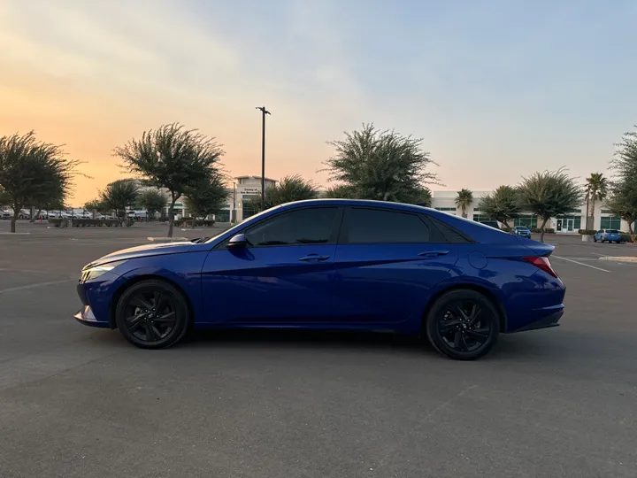 BLUE, 2021 HYUNDAI ELANTRA Image 3