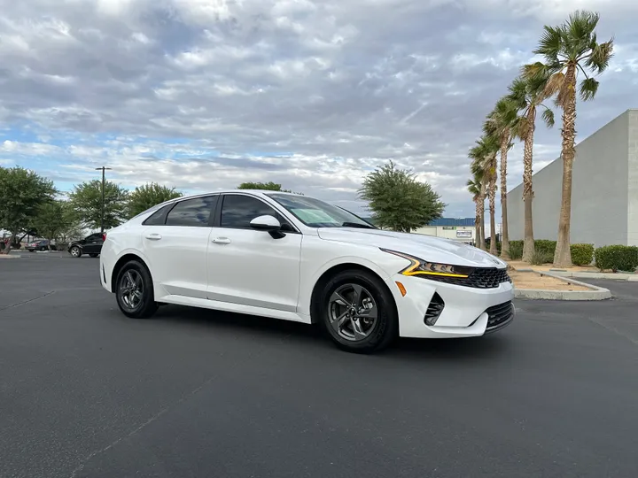 WHITE, 2021 KIA K5 Image 8