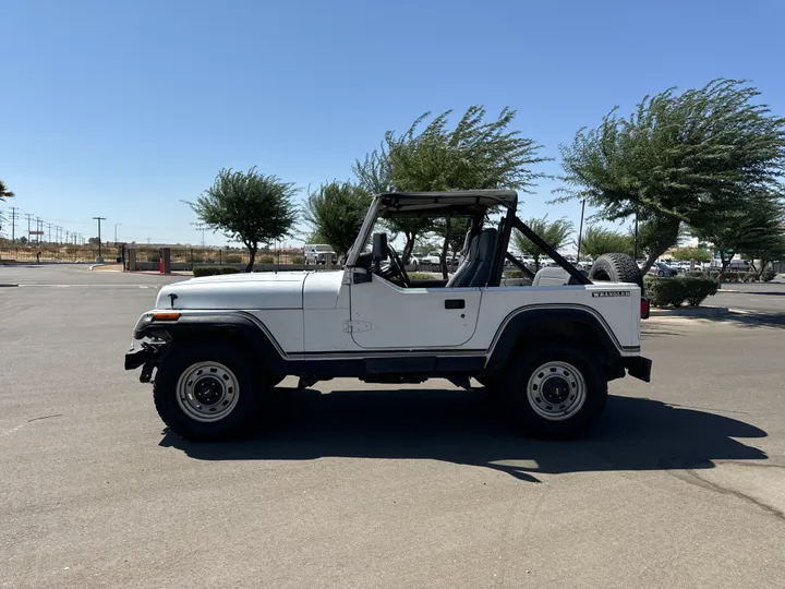 WHITE, 1991 JEEP WRANGLER Image 3