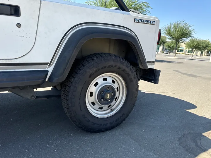 WHITE, 1991 JEEP WRANGLER Image 13