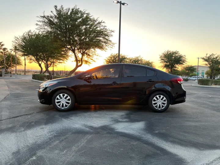 AURORA BLACK, 2017 KIA FORTE Image 4