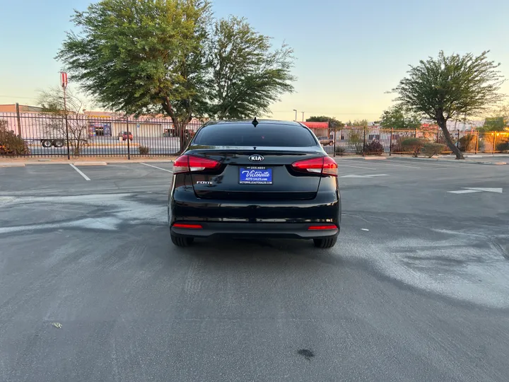 AURORA BLACK, 2017 KIA FORTE Image 6