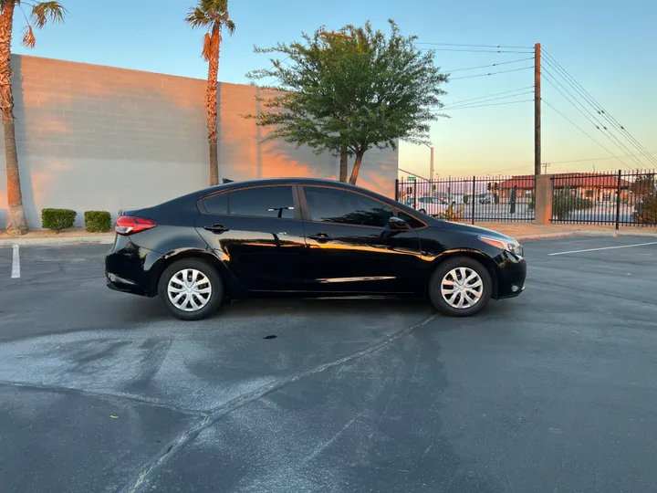 AURORA BLACK, 2017 KIA FORTE Image 8