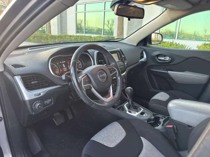 SILVER, 2014 JEEP CHEROKEE Image 9