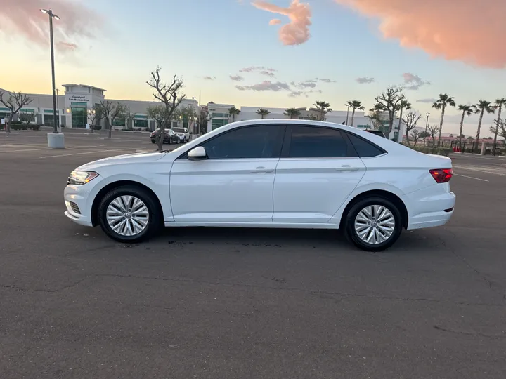 WHITE, 2021 VOLKSWAGEN JETTA Image 2