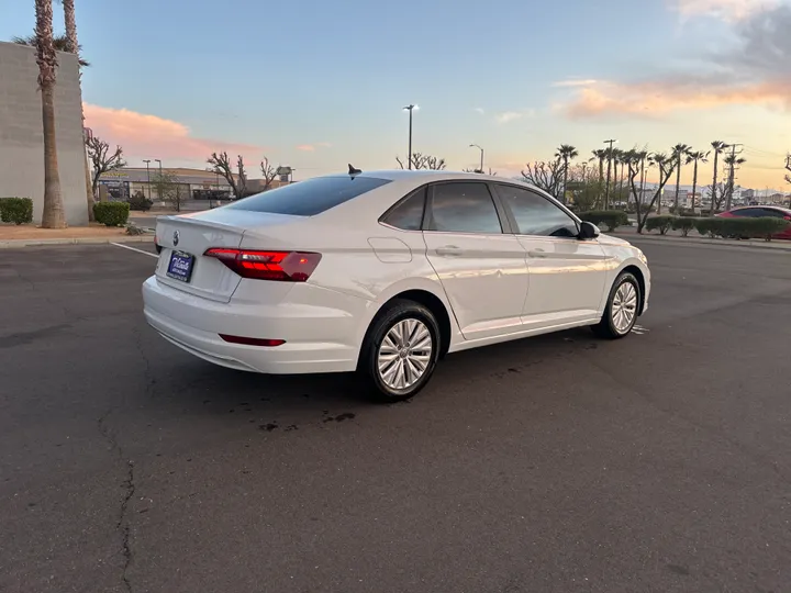 WHITE, 2021 VOLKSWAGEN JETTA Image 5