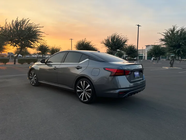 GRAY, 2021 NISSAN ALTIMA Image 4