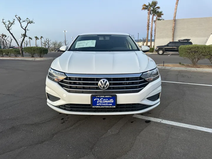 WHITE, 2021 VOLKSWAGEN JETTA Image 2