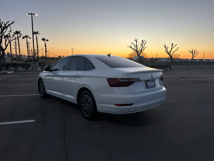 WHITE, 2021 VOLKSWAGEN JETTA Image 4