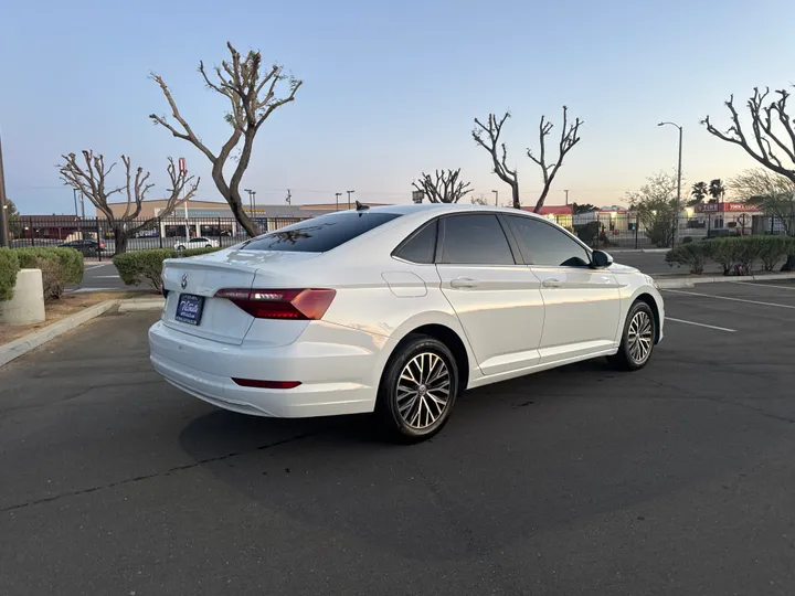 WHITE, 2021 VOLKSWAGEN JETTA Image 5