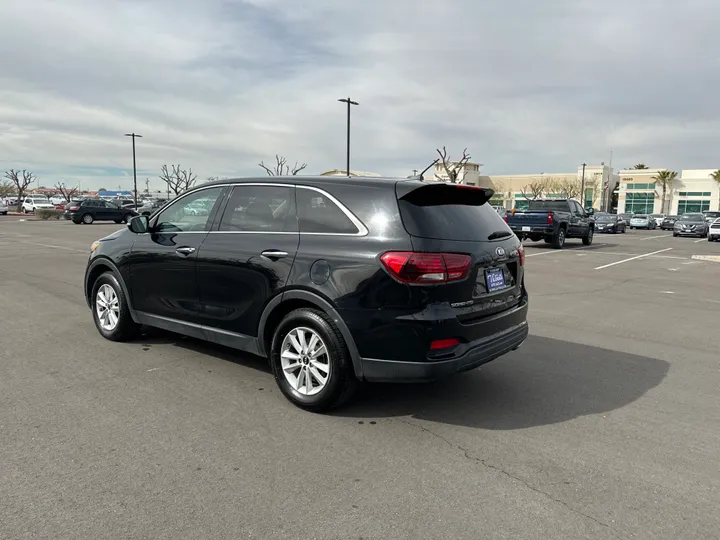 GRAY, 2020 KIA SORENTO Image 3