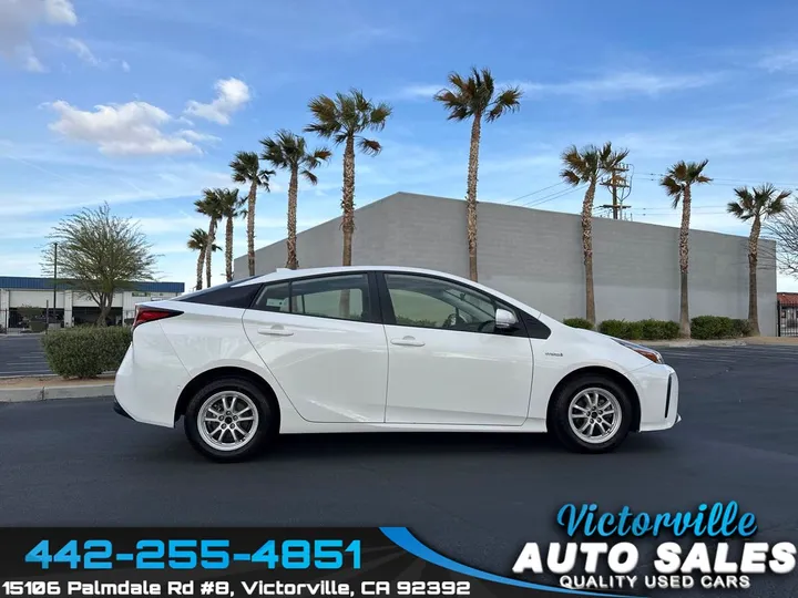 SUPER WHITE, 2021 TOYOTA PRIUS Image 7