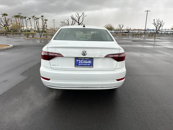 WHITE, 2021 VOLKSWAGEN JETTA Image 5