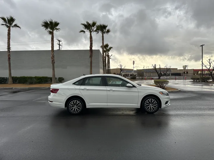 WHITE, 2021 VOLKSWAGEN JETTA Image 6