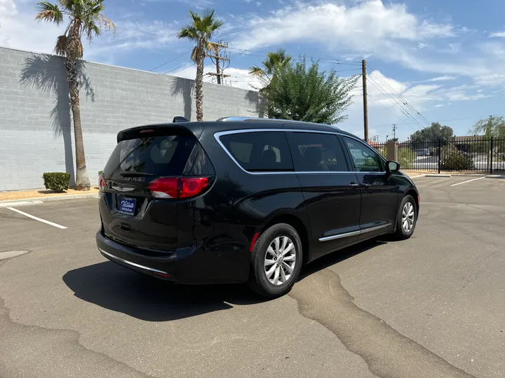 BLACK, 2019 CHRYSLER PACIFICA Image 6