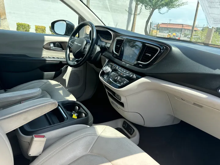 BLACK, 2019 CHRYSLER PACIFICA Image 9