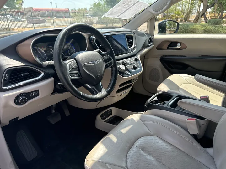 BLACK, 2019 CHRYSLER PACIFICA Image 12