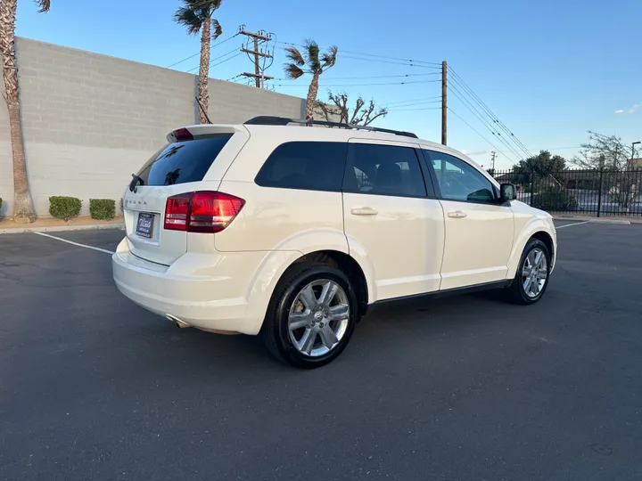 WHITE, 2018 DODGE JOURNEY Image 5