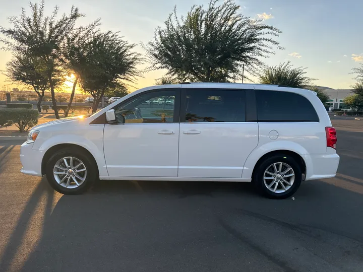 WHITE, 2018 DODGE GRAND CARAVAN PASSENGER Image 3