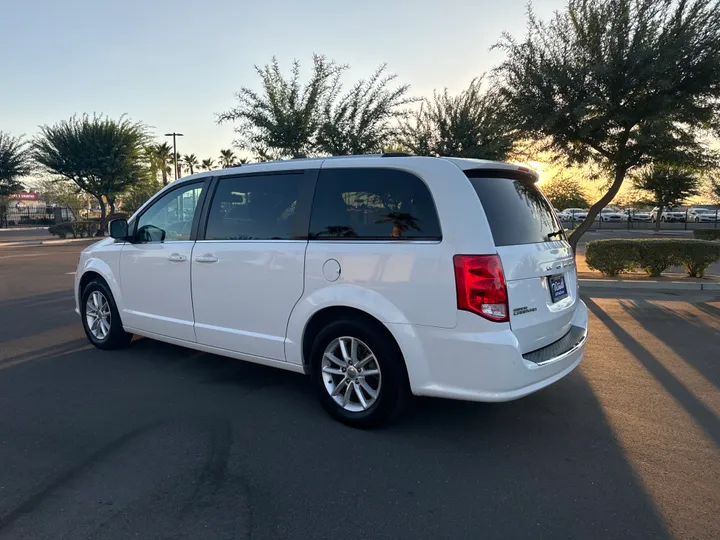 WHITE, 2018 DODGE GRAND CARAVAN PASSENGER Image 4