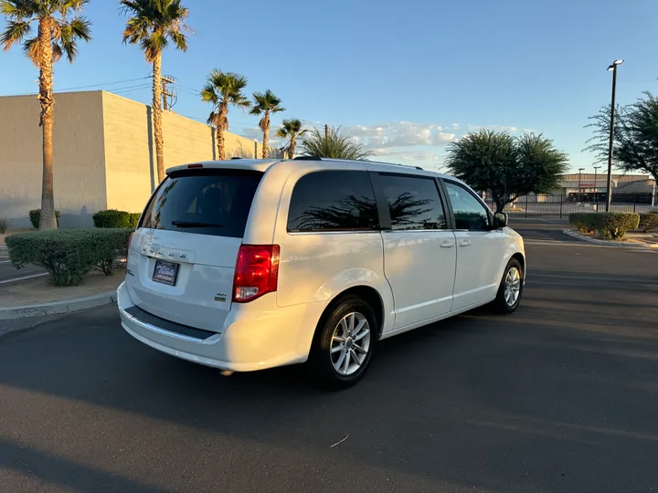 WHITE, 2018 DODGE GRAND CARAVAN PASSENGER Image 6