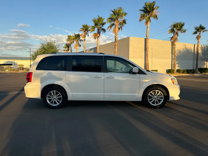 WHITE, 2018 DODGE GRAND CARAVAN PASSENGER Image 7