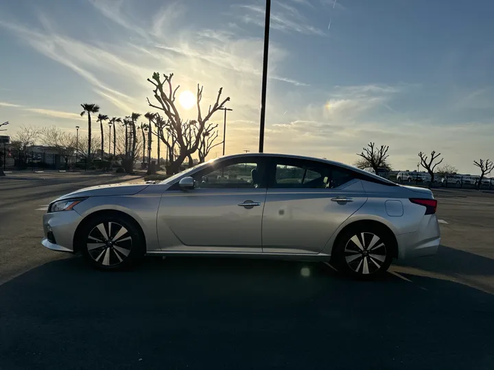 SILVER, 2021 NISSAN ALTIMA Image 3