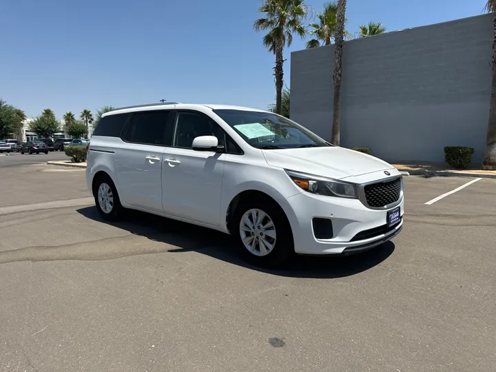 2017 KIA SEDONA Image 8