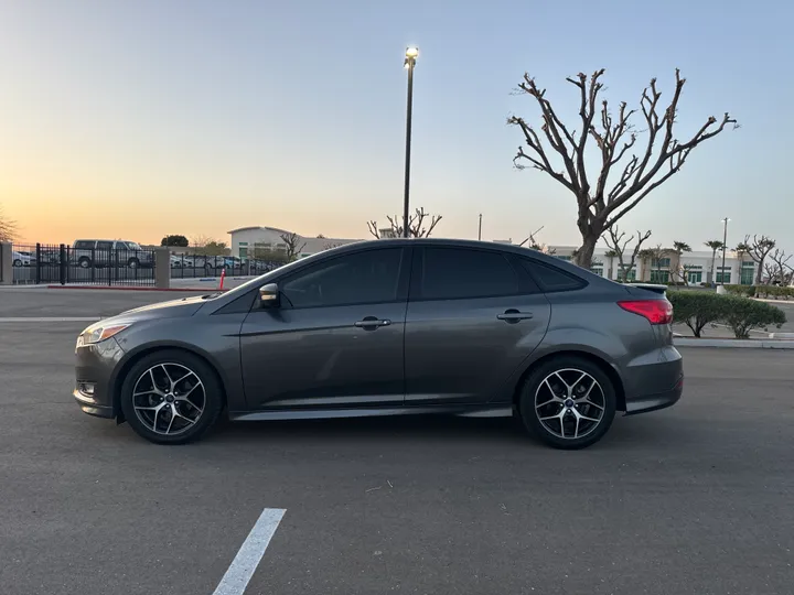 GRAY, 2016 FORD FOCUS Image 3