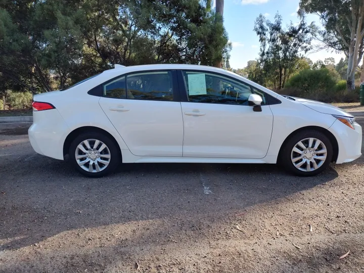 WHITE, 2021 TOYOTA COROLLA Image 4