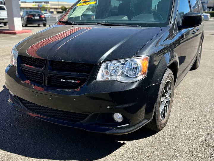 BLACK, 2018 DODGE GRAND CARAVAN PASSENGER Image 2