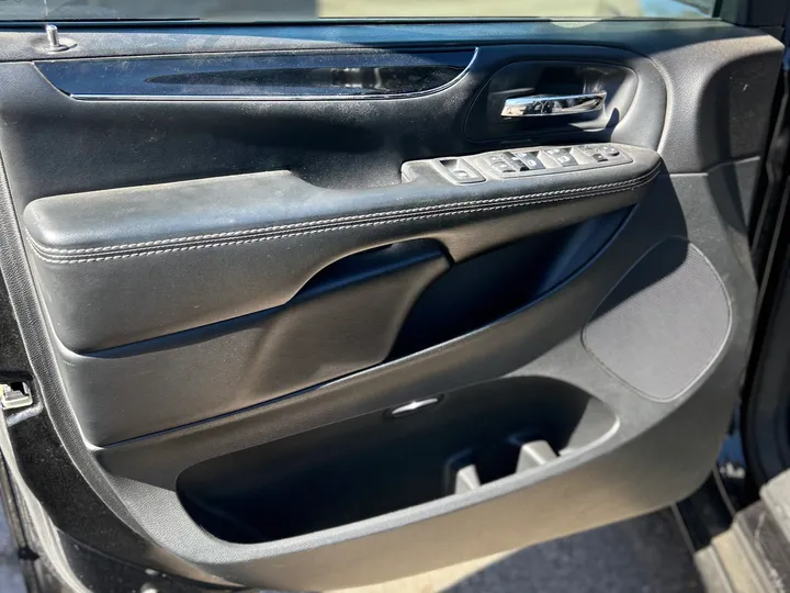 BLACK, 2018 DODGE GRAND CARAVAN PASSENGER Image 14