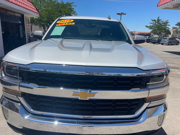 GRAY, 2018 CHEVROLET SILVERADO 1500 DOUBLE CAB Image 5