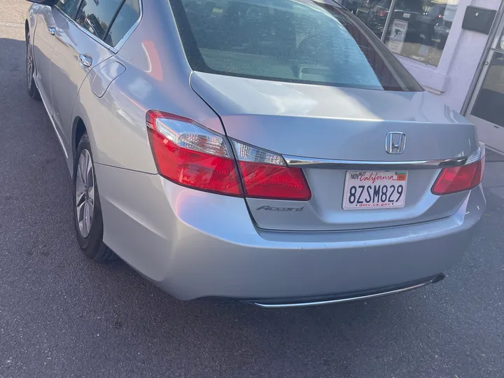 SILVER, 2015 HONDA ACCORD Image 12