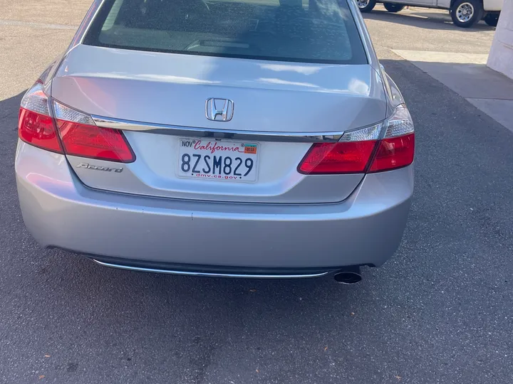 SILVER, 2015 HONDA ACCORD Image 13