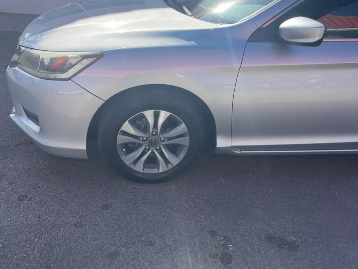 SILVER, 2015 HONDA ACCORD Image 24