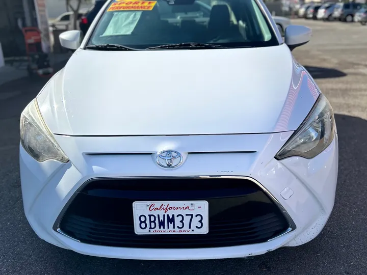 WHITE, 2018 TOYOTA YARIS IA Image 2