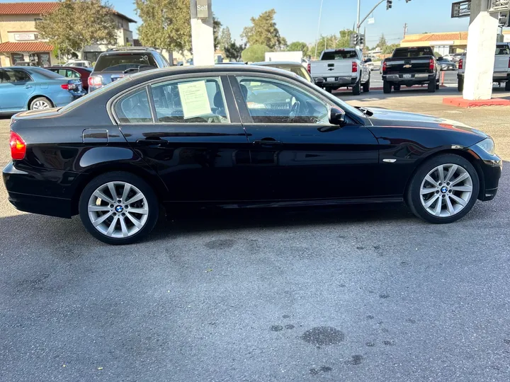 BLACK, 2011 BMW 3 SERIES Image 8