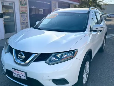 WHITE, 2016 NISSAN ROGUE Image 