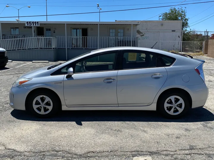 SILVER, 2014 TOYOTA PRIUS Image 3