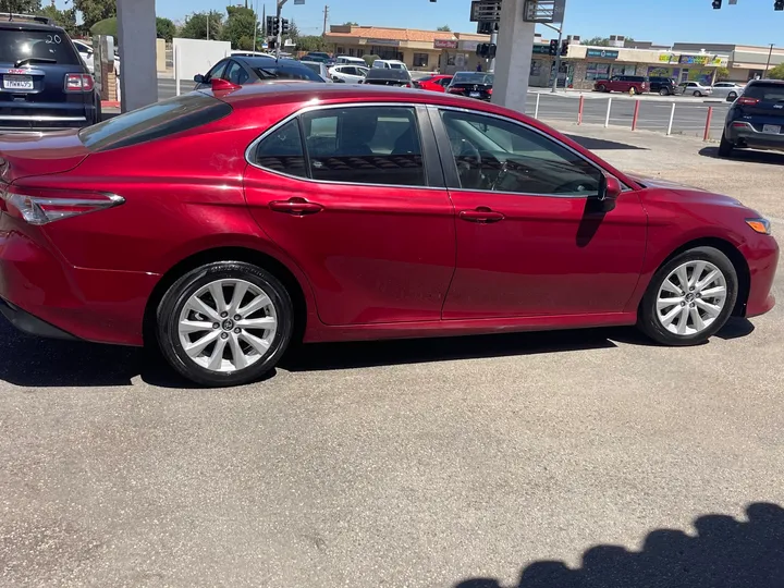 RED, 2020 TOYOTA CAMRY Image 8